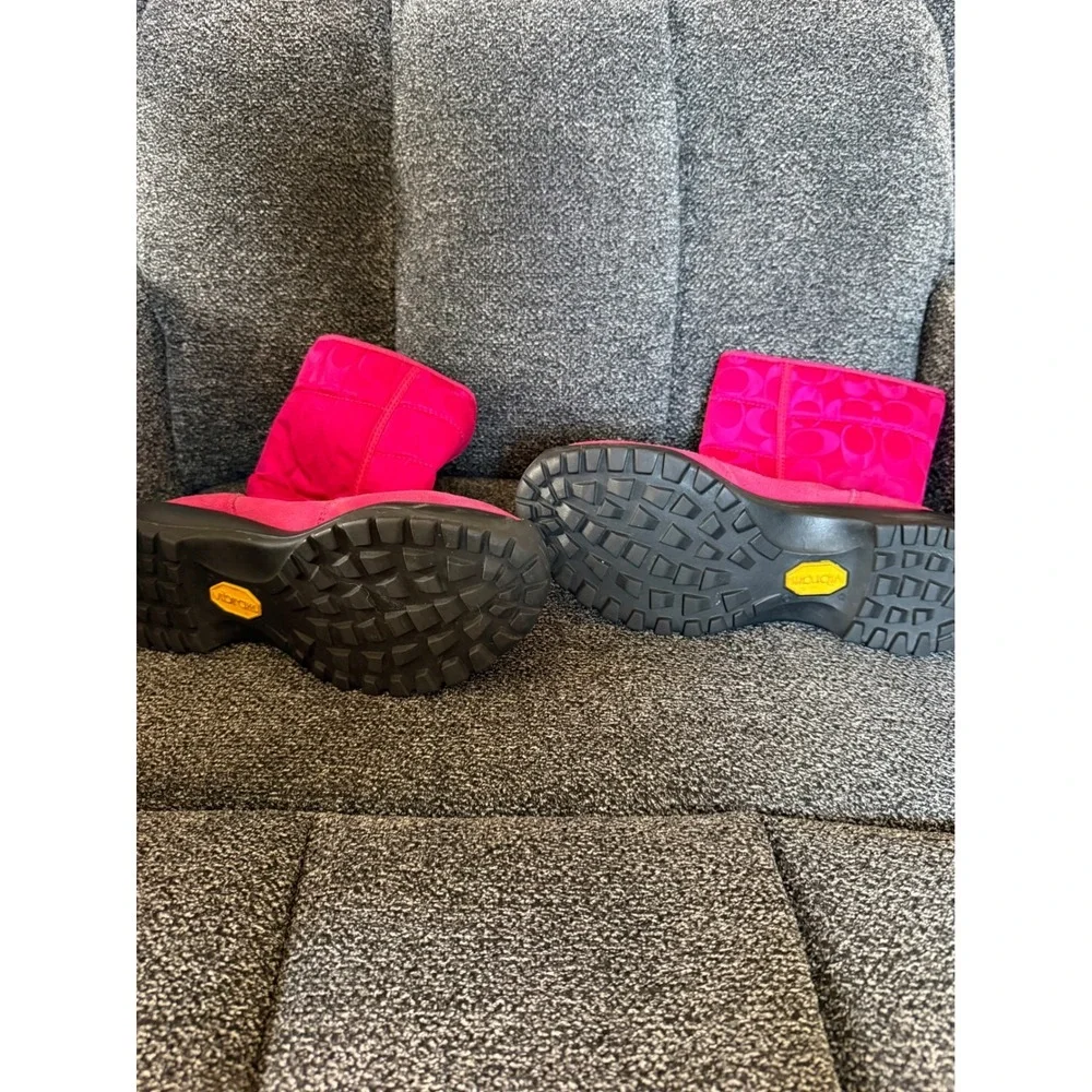 Coach Signature Puffer Snow Boots Fuchsia Pink‎ Women's Size 7.5B